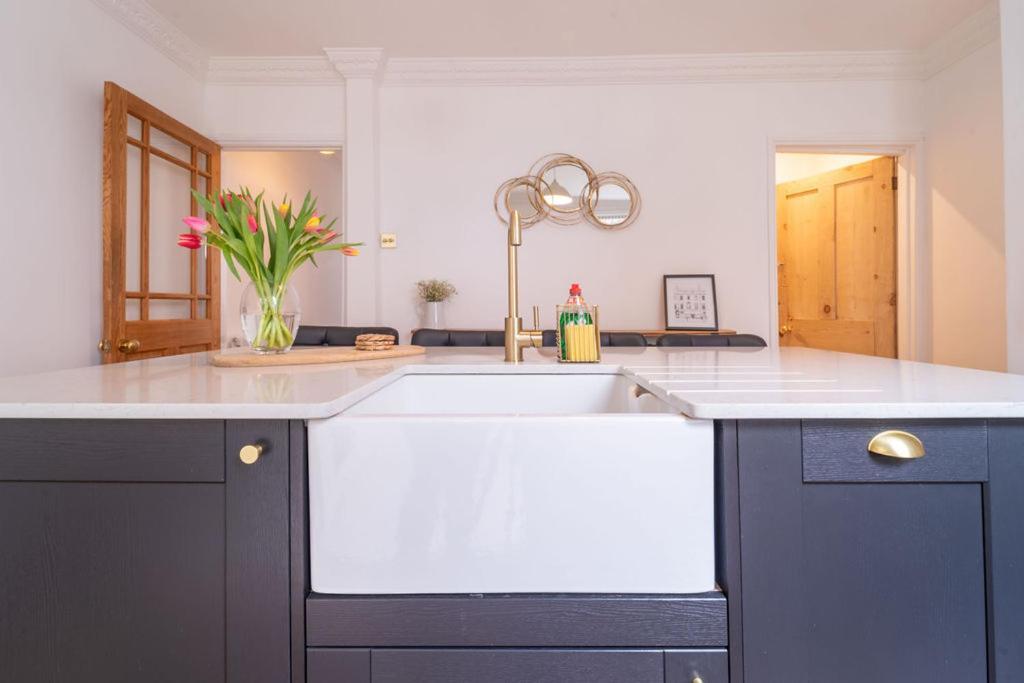 Elegant 3 Bedroom Home In The Centre Of Cheltenham Buitenkant foto