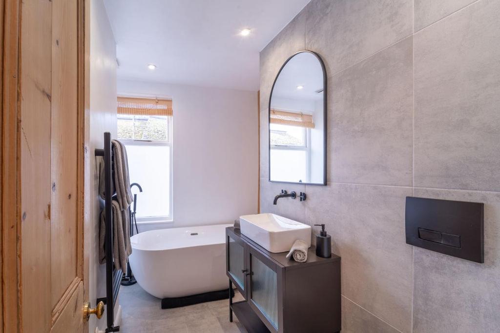 Elegant 3 Bedroom Home In The Centre Of Cheltenham Buitenkant foto