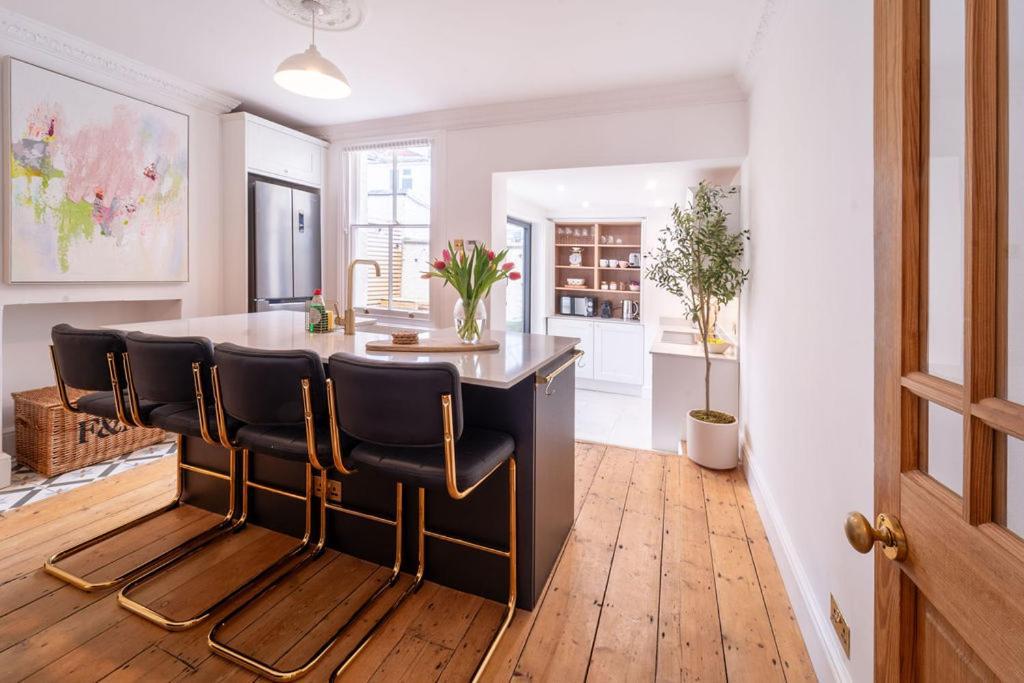 Elegant 3 Bedroom Home In The Centre Of Cheltenham Buitenkant foto